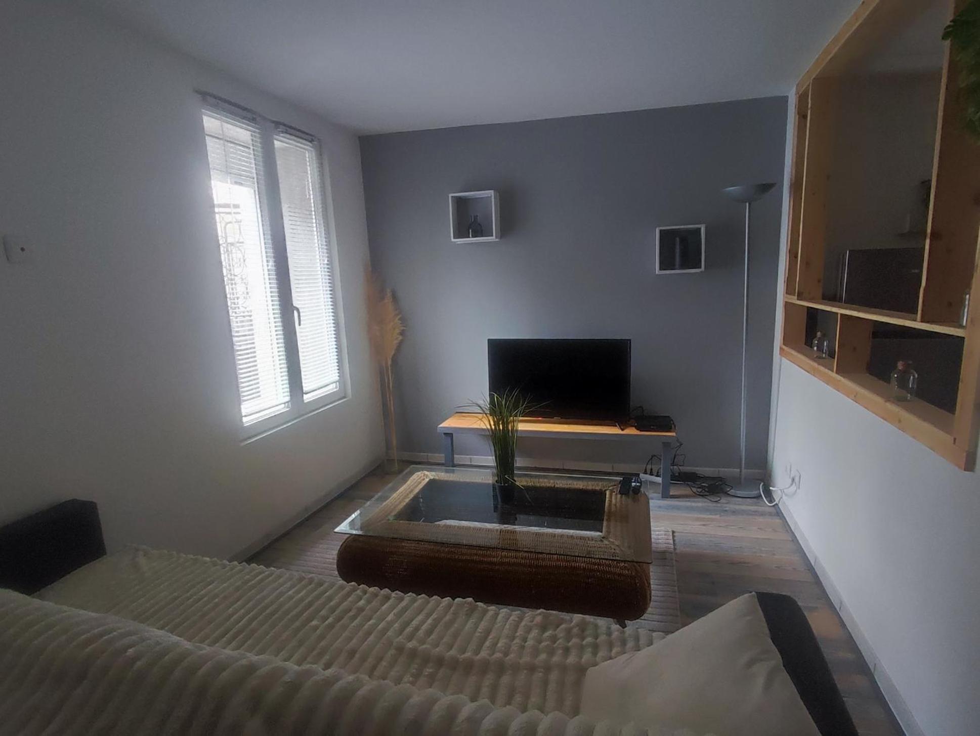 L Ephemere Escale Apartment *